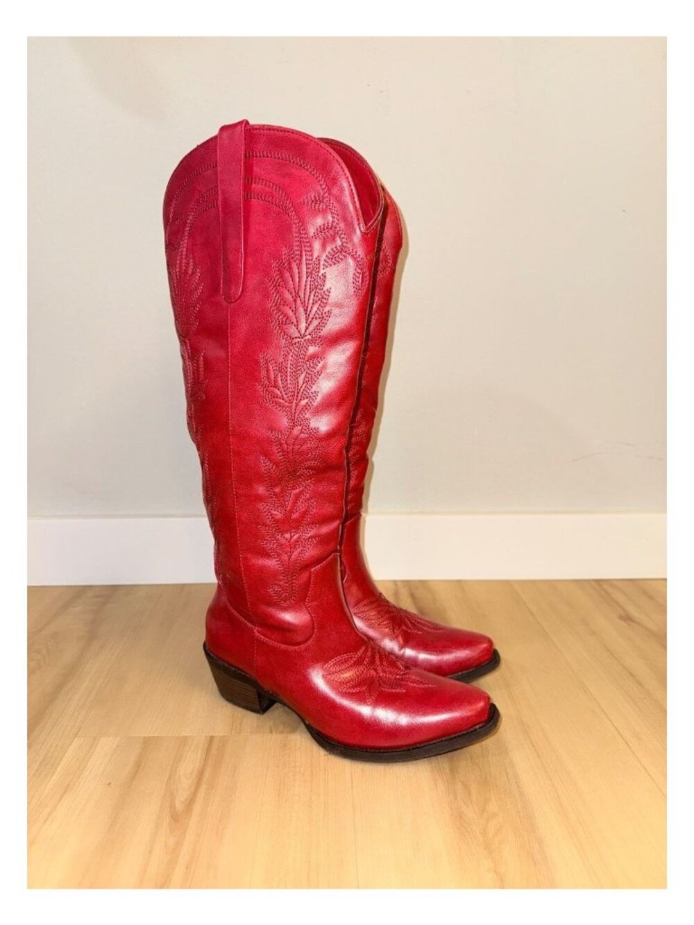 Femflame Red Embroidered Western Size 6.5 - 2009